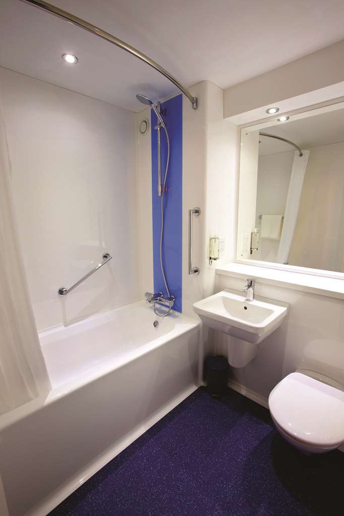 Travelodge Cheltenham Zimmer foto