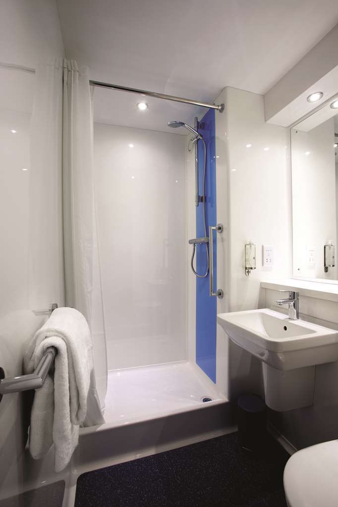 Travelodge Cheltenham Zimmer foto